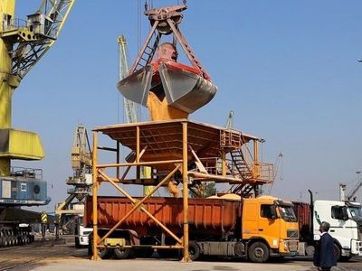 ۴۰ هزار تن دیگر از نهاده‌های دامی از بندر امام خمینی (ره) با دستور قضایی ترخیص شد