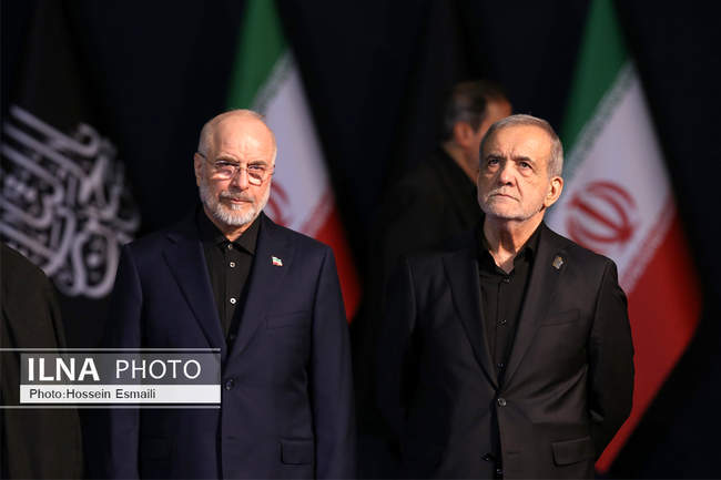 ادای احترام سران قوا و مسئولان نظام به پیکر آقای شهید ایران