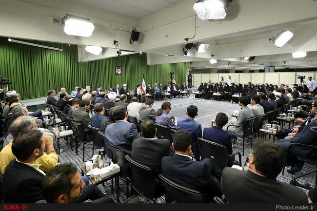 دیدار جمعی از شاعران و استادان زبان و ادب پارسی با رهبر معظم انقلاب ا