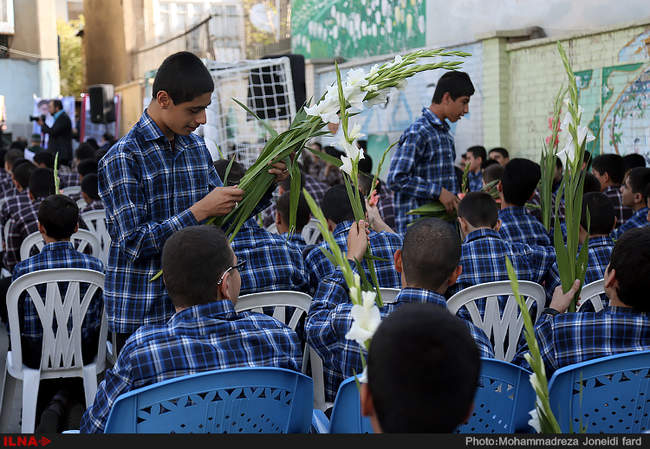مراسم بازگشایی مدارس با حضور عارف