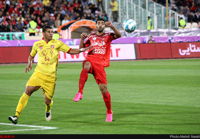 مسابقه فوتبال بین دوتیم پرسپولیس تهران و نفت تهران
