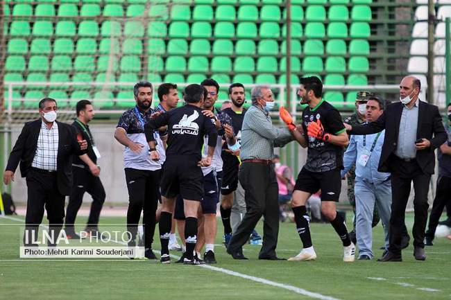 دیدار تیم های ذوب آهن اصفهان و سایپا