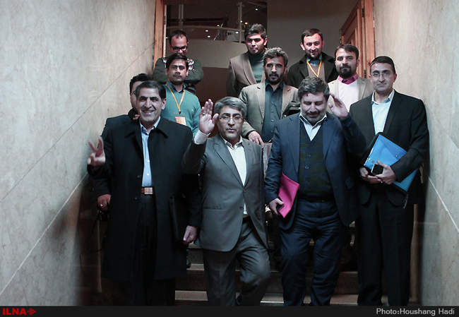 چهارمین روز ثبت‌نام داوطلبان مجالس خبرگان و شورای اسلامی - وزارت کشو