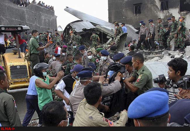 سقوط هواپیمای C130 با 101 مسافر در اندوزی