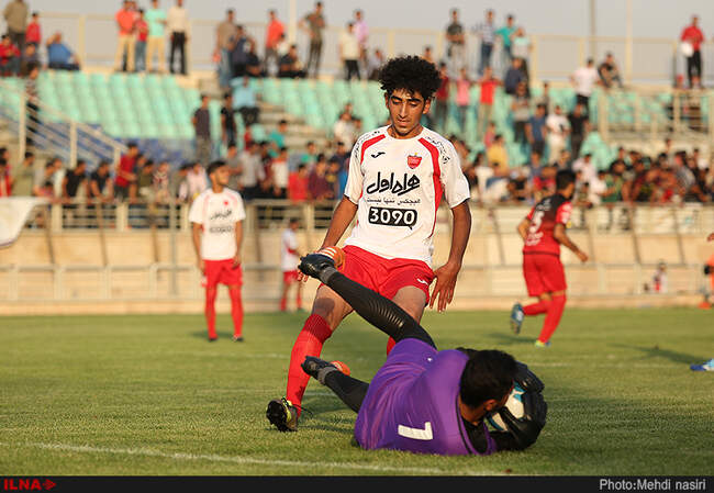 دیدار دوستانه تیم‌های فوتبال بزرگسالان پرسپولیس و تیم امید این باشگاه