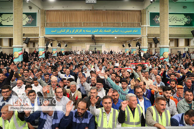 دیدار هزاران نفر از کارگران سراسر کشور با رهبر انقلاب