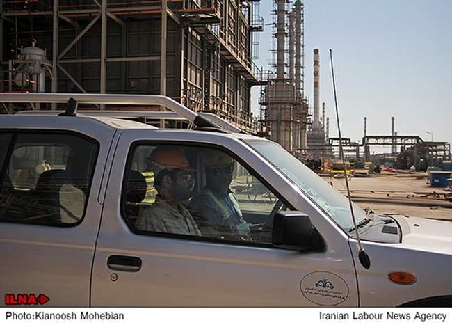 بازدید خبرنگاران از طرح افزایش تولید بنزین در پالایشگاه بندرعباس