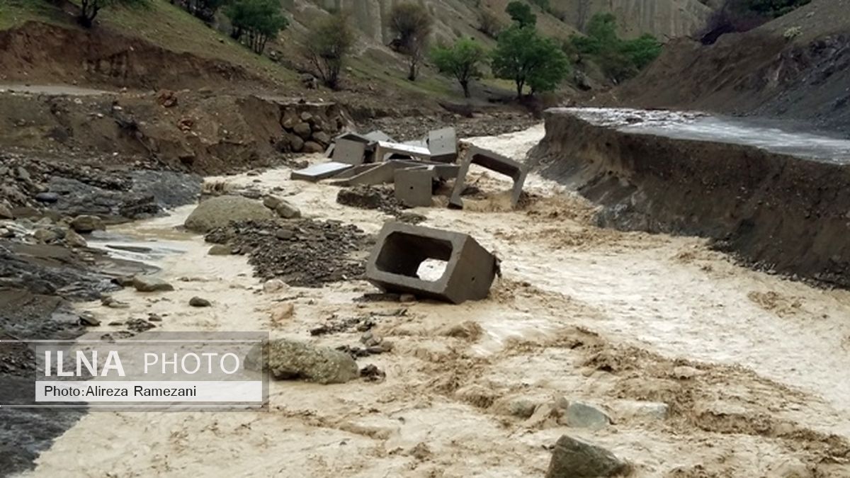 راه ارتباطی ۸ روستای شهرستان چگنی بر اثر سیلاب مسدود شد