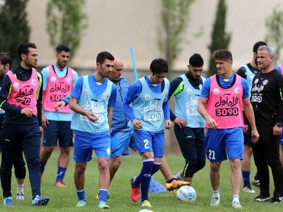 کاروان استقلال راهی تبریز شد