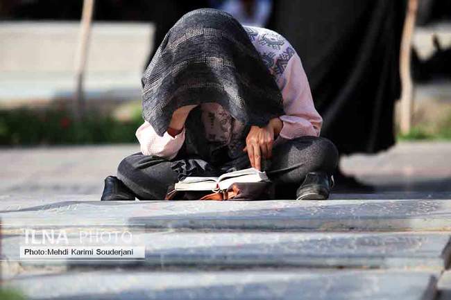 مراسم دعای عرفه در گلستان شهدای اصفهان