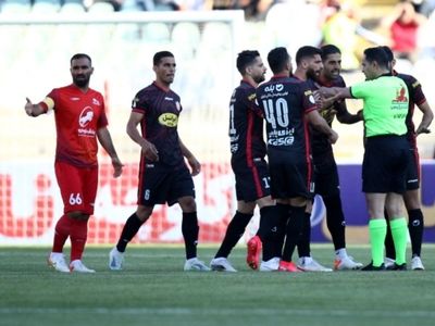 ویدیو: خلاصه بازی تراکتور صفر- پرسپولیس صفر(توقف بازی)