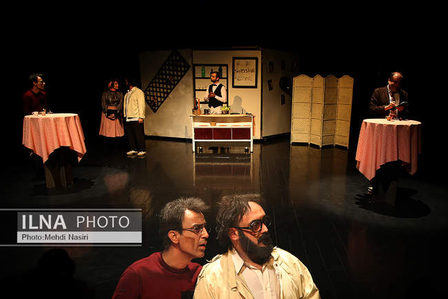 نمایش «درخشش» به نویسندگی و کارگردانی بهنود محمدی‌پور