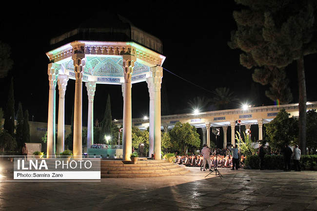 دیدار مردم شیراز با  رئیس جمهور و مراسم بزرگداشت حافظ