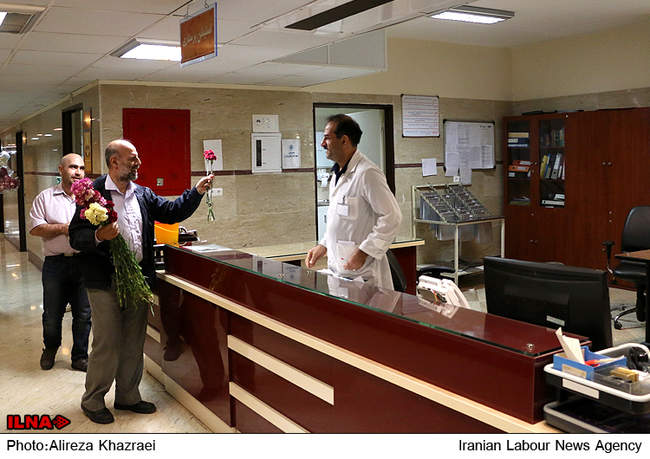 عیادت دبیرکل خانه کارگر از بیماران