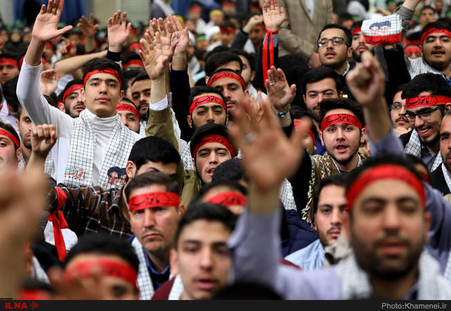 دیدار جمعی از جوانان و نوجوانان عازم اردوهای راهیان نور با رهبر  انقل