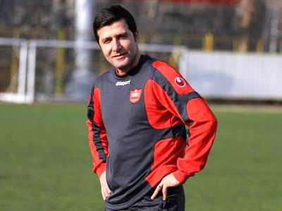 منافی: پرسپولیس از استرس مدعیان استفاده کند، قهرمان می‌شود