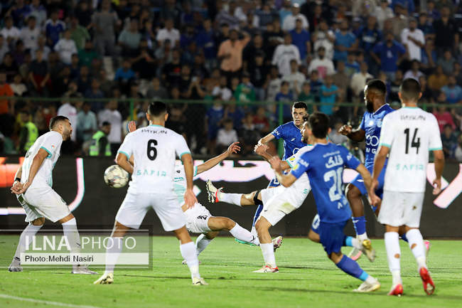 دیدار تیم های فوتبال استقلال تهران و پیکان