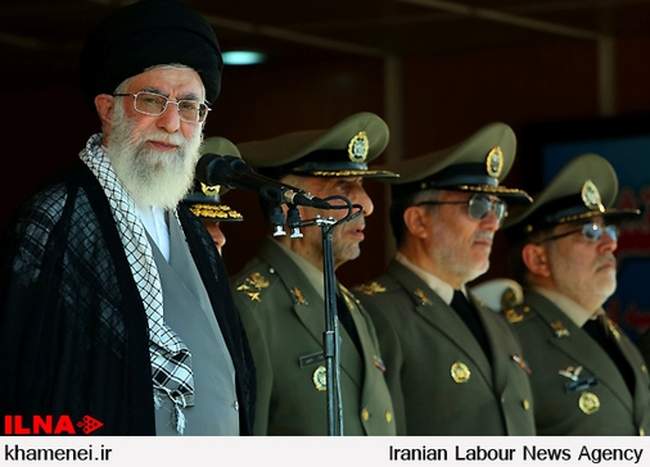 مراسم دانش‌آموختگی دانشجویان ارتش در دانشگاه ستاری