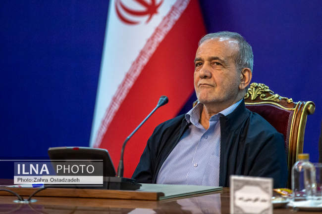 نشست صمیمی رئیس جمهور با جمعی از فرهیختگان علمی و اقتصادی