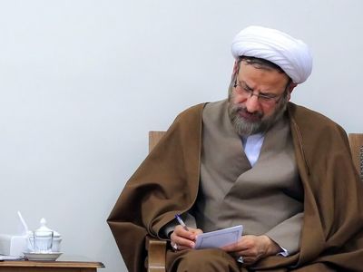 احمد واعظی درگذشت برادر آیت الله مکارم شیرازی را تسلیت گفت