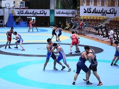 وزن کشی در خانه کشتی حمید سوریان برگزار میشود