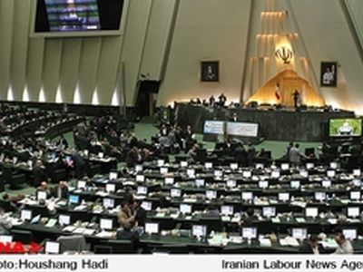 دومین کارت زرد وزیر اقتصاد از بهارستان