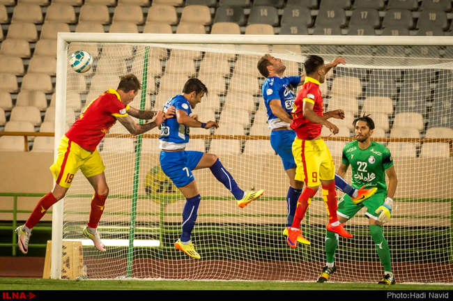 لیگ برتر فوتبال ۱۳۹۵: استقلال تهران - نفت تهران