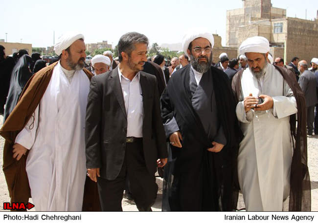 مراسم کلنگ زنی مدرسه مرحومه فاضلی توسط آیت الله فاضل لنکرانی