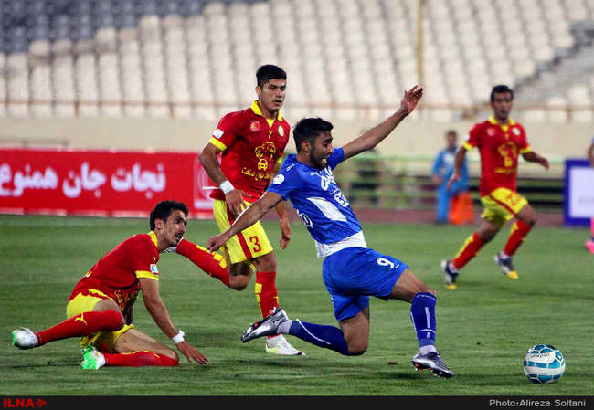 دیدار تیم های استقلال و نفت تهران