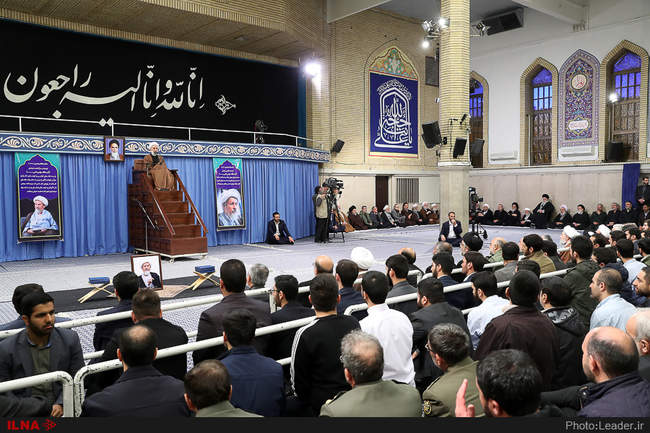 مراسم ترحیم آیت‌الله مومن با حضور رهبر معظم انقلاب اسلامی در حسینیه 