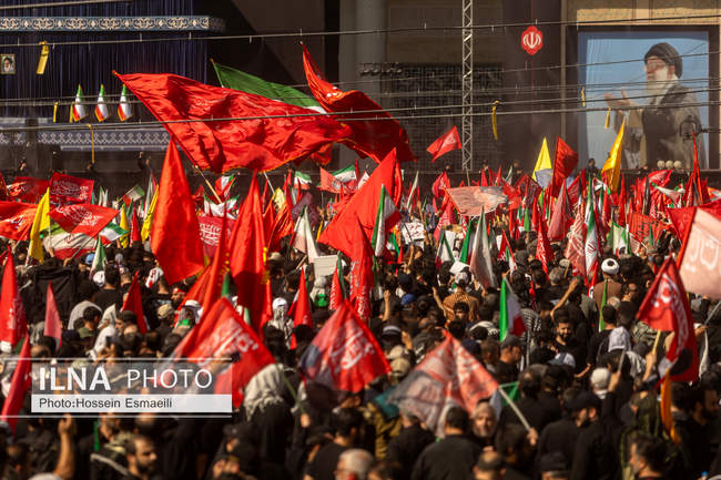 اقامه نماز بر پیکر رهبر شهید انقلاب در مصلای تهران/ 8