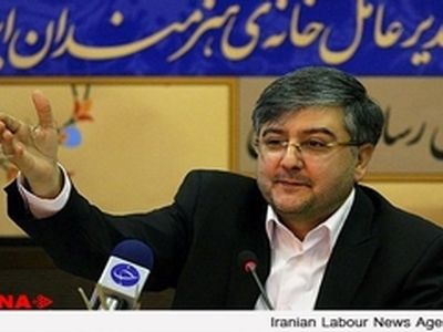 سرسنگی: باید تئاتر را یک سال تعطیل کنیم