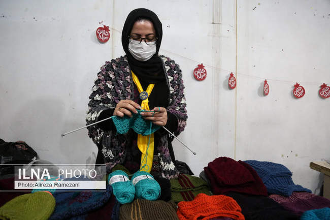 آماده سازی و اهدای بسته های یلدایی به کودکان کار