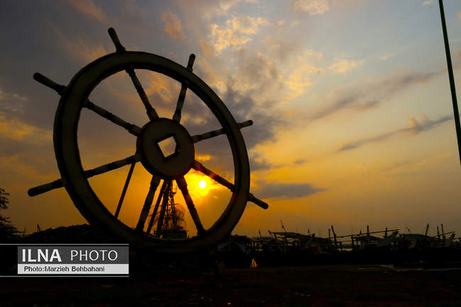 *سایهی غروب در قلب آبادان؛ روایت تصویری از زندگی، نگاه و نفسهای آخ