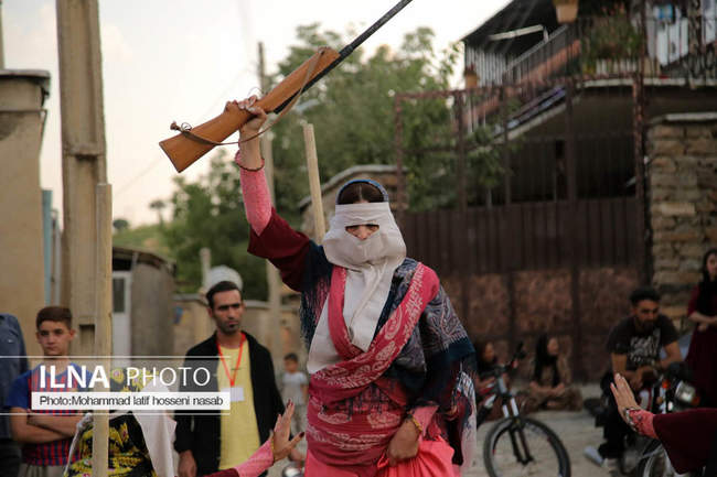اجراهای روز دوم چهاردهمین جشنواره بین المللی تئاتر خیابانی مریوان