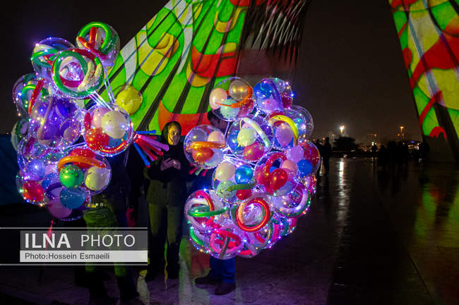 نور افشانی در شب سالگرد انقلاب