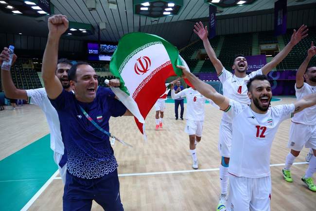 خوشحالی ملی‌پوشان فوتسال ایران پس از قهرمانی در بازی‌های کشورهای ا�