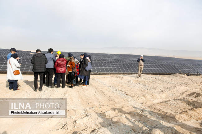 بازدید اصحاب رسانه از نیروگاه خورشیدی