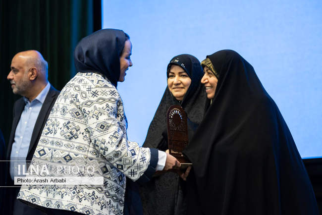 مراسم تجلیل از زنان کارگر نمونه
