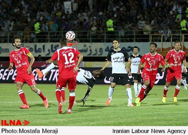 بازی فوتبال صبا قم و پرسپولیس تهران