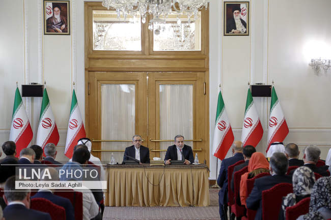نشست وزیر خارجه با سفرای کشورهای خارجی