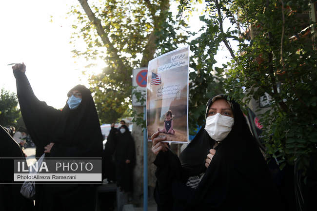 تجمع اعتراض آمیز اقشار مختلف مردم تهران در پی اهانت به پیامبر اعظم (ص)