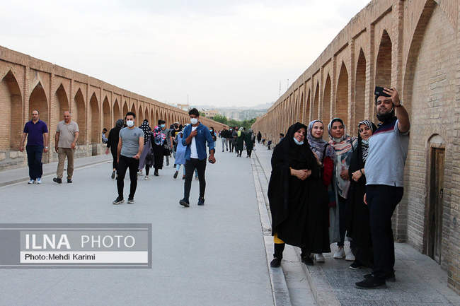 تردد شهروندان اصفهانی با وجود محدودیت های ناشی از کرونا در سطح شهر