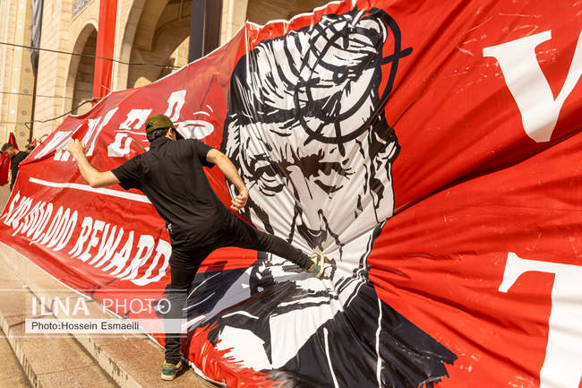 اقامه نماز بر پیکر رهبر شهید انقلاب در مصلای تهران/ 8