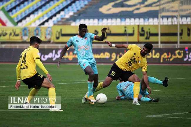 برد تیم فوتبال سپاهان اصفهان مقابل مس کرمان 