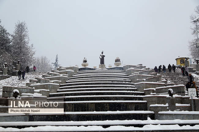 پارک ملت در یک روز برفی