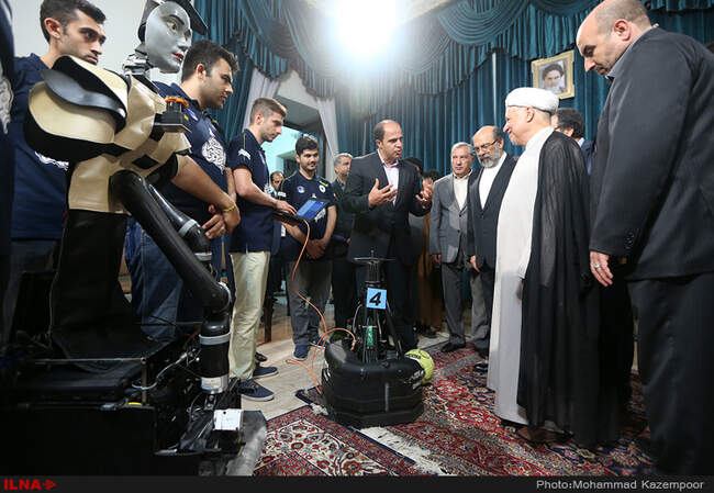 دیدار استادان و دانشجویان نخبه علم رباتیک دانشگاه آزاد اسلامی با آیت‌الله هاشمی رفسنجانی