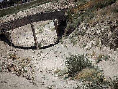 راهکار مسئولان استان مرکزی برای کاهش تنش آبی ۱۰۰ روستای استان/ صدور خارج از نوبت مجوزهای حفر چاه تأمین آب شرب/ ۹۰ درصد منابع آبی استان در بخش کشاورزی مصرف می‌شود 