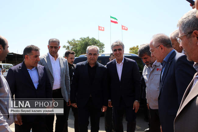 بازدید رییس کل بانک‌مرکزی از مجموعه تراکتورسازی ایران