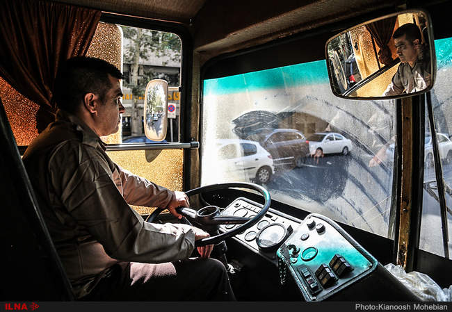 حرکت کاروان نمادین دفاع مقدس در خیابان های تهران